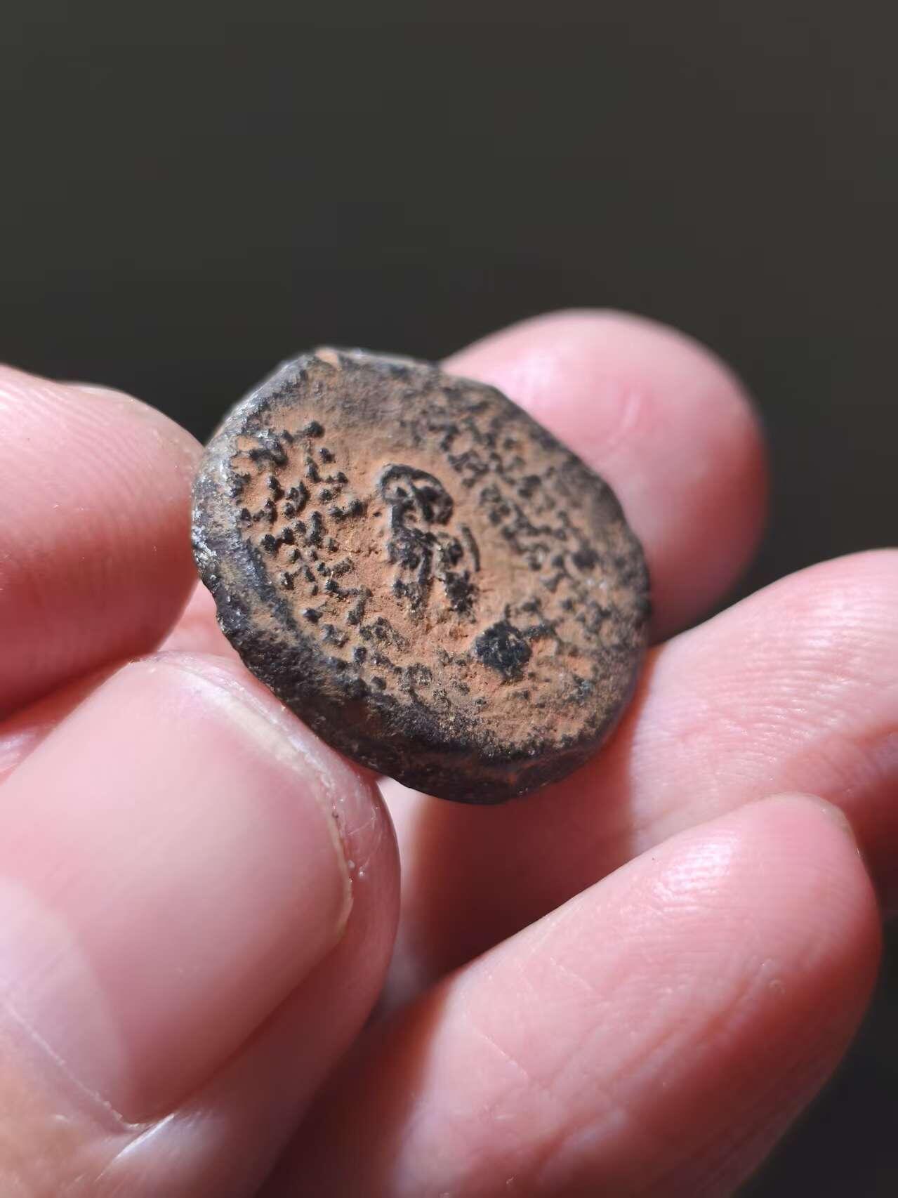 星盘世界钱币一月三十一日古典币专场 塞琉古帝国-安条克八世芒冠 雅典-新猫铜币 背面就是著名的雅典新猫 塞琉古对雅典进行过友好赞助 这在双方钱币都有体现