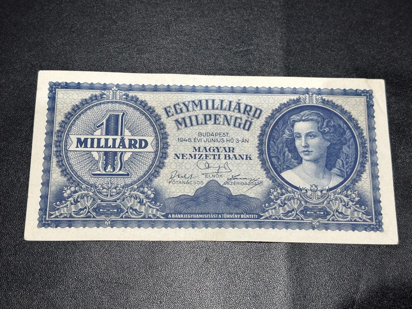 《外钞收藏家》第六百零四期（精品场）（本平台长期征集拍品、欢迎藏友们联系合作） 1946年匈牙利10亿潘戈 AU品相