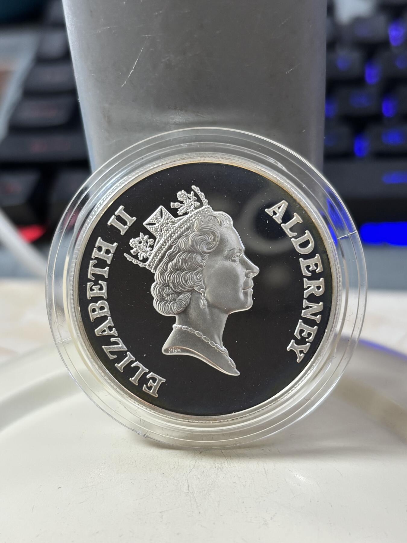 第189期拍卖 奥尔德尼1999年信天翁与太阳日出升起精制纪念银币，925银，28.28克，发行10000枚