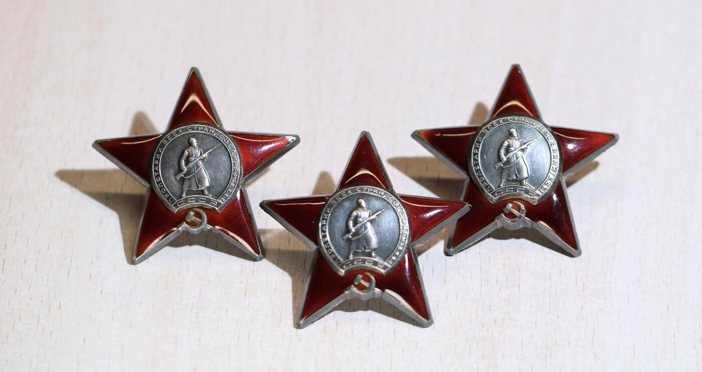 大猫徽章拍卖 第287期 苏联红星勋章套 三连号 同一人获得 档案齐全