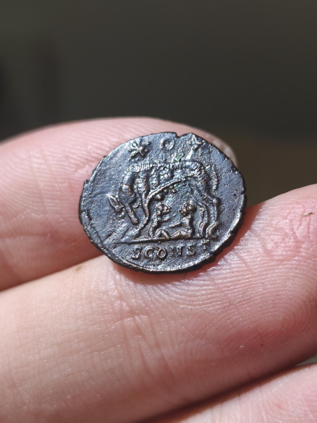 星盘世界钱币一月三十一日古典币专场 古罗马迁都君士坦丁堡纪念“母狼育婴”铜币，面值：1富利，公元330-354年，