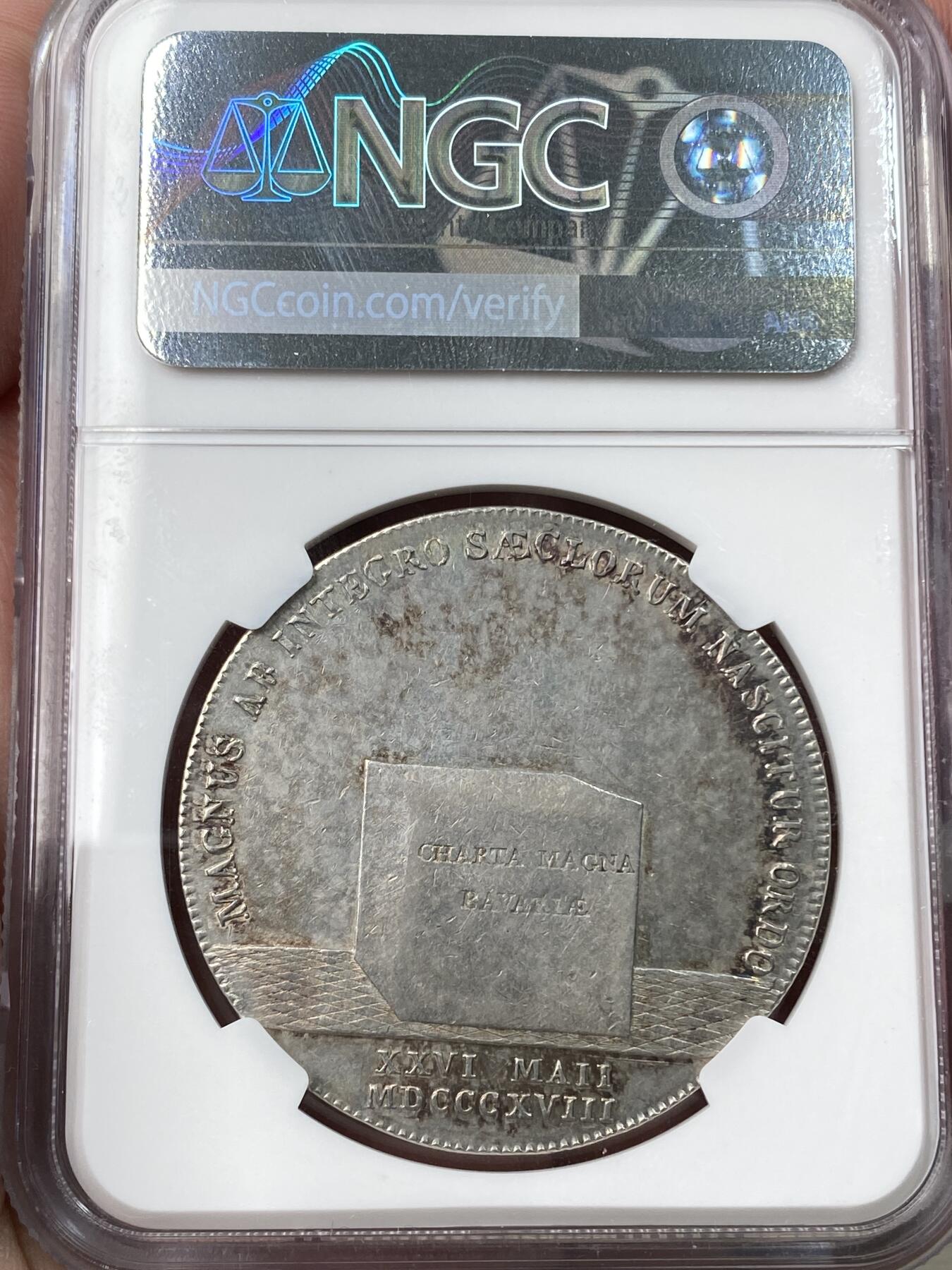 万国钱币拍卖第059期 NGC AU58 1818年德国巴伐利亚马克西米利安一世宪法纪念大泰勒 南德经典名誉品种 别出心裁的立方体设计 淡彩环绕