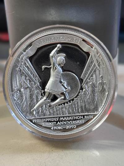 第189期拍卖 - 图瓦卢2010马拉松运动2500周年高浮雕加厚纪念银币，999银，1盎司，有白点【银价785】
