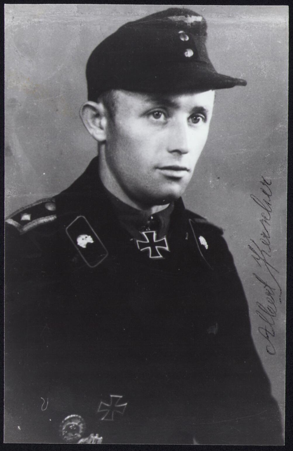 小驴勋章奖章收藏1月24日周六晚六点拍卖（珍爱和平，收藏战争，铭记历史，勿忘国耻，忠党爱国。有偿代拍，送拍规则在简介最后，参拍须阅读规则后再参拍，关系到运费包装发货时效真假辨别等关键信息，拍卖时不再发原图，看大图店主微信码在拍卖店铺介绍里）