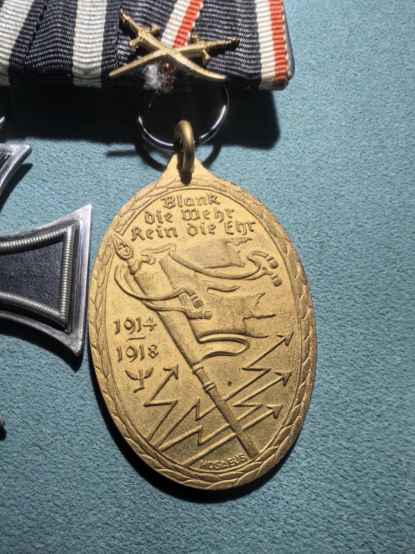 盛世勋华——号角文化勋章邮票专场拍卖第301期 德国（一战）两联联排挂 包括二级铁十字勋章/基夫霍伊泽纪念奖章 带少见威廉一世花体字勋饰