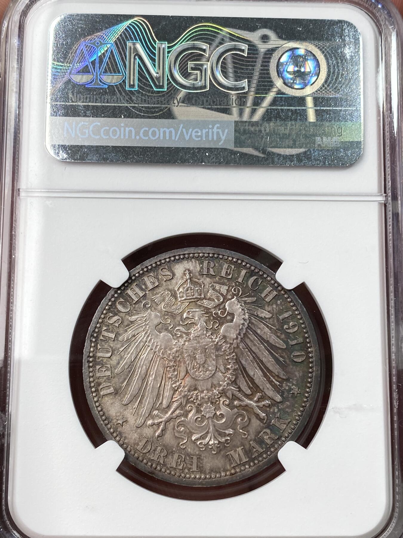 万国钱币拍卖第059期 NGC MS64 1910年德国萨克森-魏玛-爱森纳赫结婚长翅3马克 紫罗兰包浆收藏级