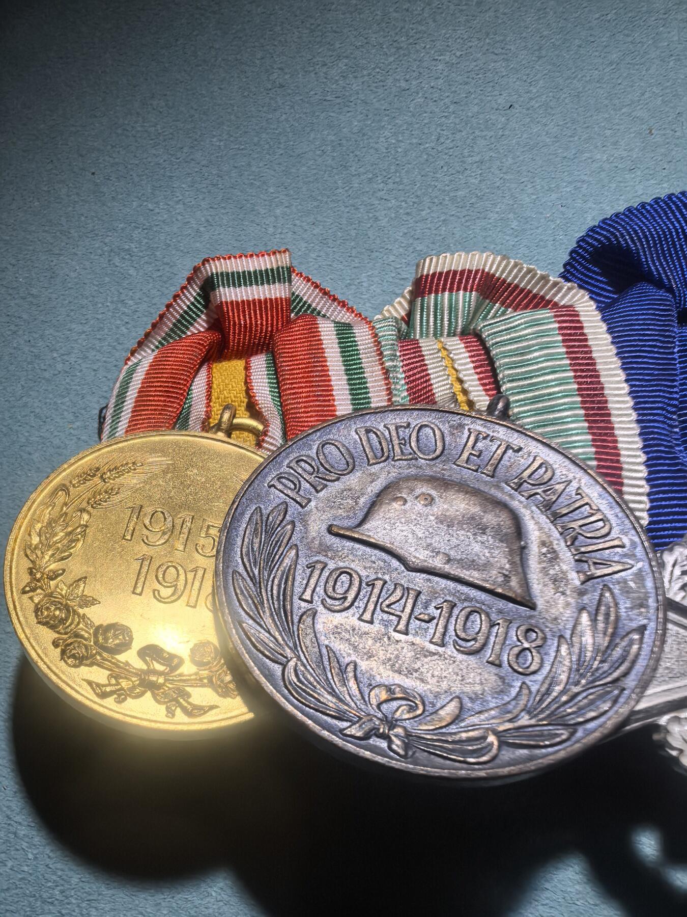 盛世勋华——号角文化勋章邮票专场拍卖第301期 德国（1939）阅兵式五联排 包括一战二级铁十字勋章/佩剑兴登堡十字奖章/银级忠诚服务奖章/匈牙利王国一战纪念奖章/保加利亚王国一战纪念奖章等