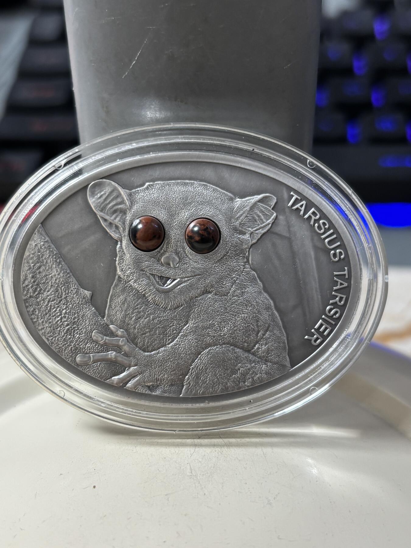 第189期拍卖 斐济2013年野生动物系列眼镜猴镶嵌银币，999银，发行999枚