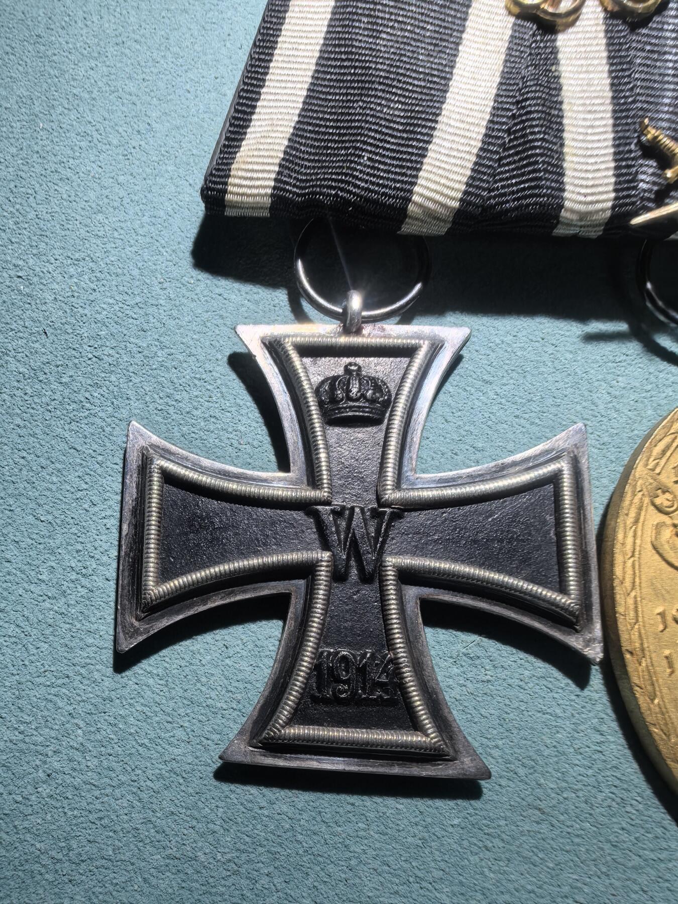 盛世勋华——号角文化勋章邮票专场拍卖第301期 德国（一战）两联联排挂 包括二级铁十字勋章/基夫霍伊泽纪念奖章 带少见威廉一世花体字勋饰