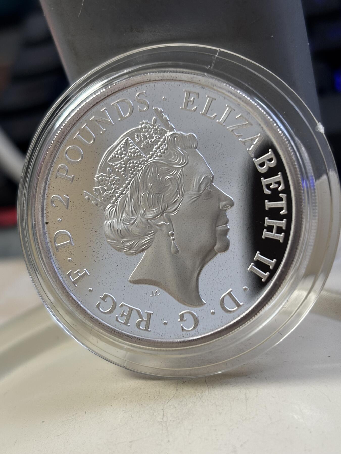 第189期拍卖 英国2017年女王神兽系列2苏格兰独角兽精制银币，999银，发行量6000枚，有氧化