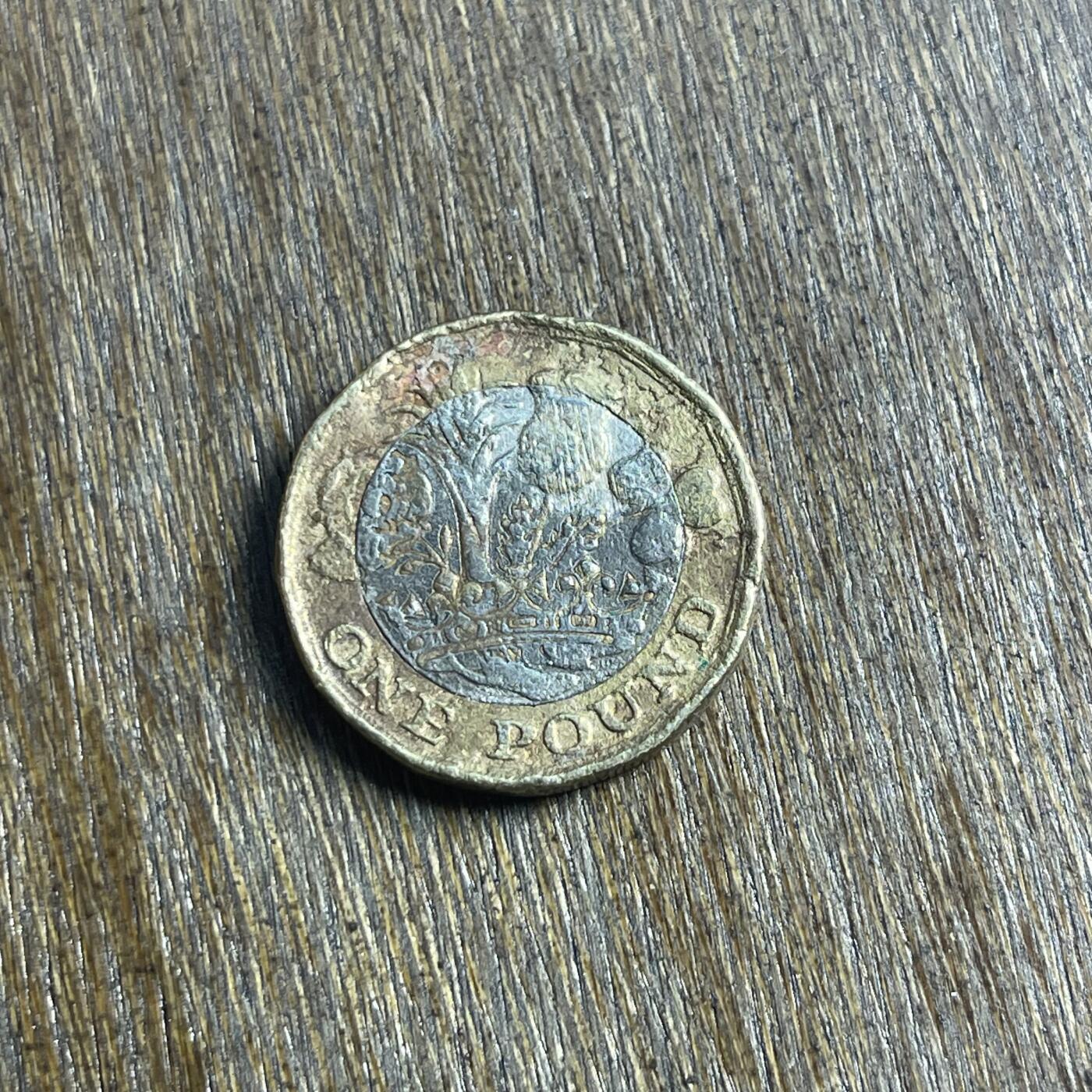 【春节前最后一拍，下一场3.3号】★第139场★散币场。不寄存，30包邮。不满30元，支付5元运费。《接受代拍 代送NGC评级》 81【无寄存】2016 英国 弱品 双色 1英镑