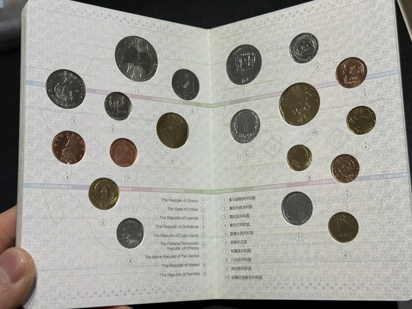 《外钞收藏家》第六百零四期（精品场）（本平台长期征集拍品、欢迎藏友们联系合作） 2016年国际钱币护照 含银5克的彩色纪念章和20国硬币