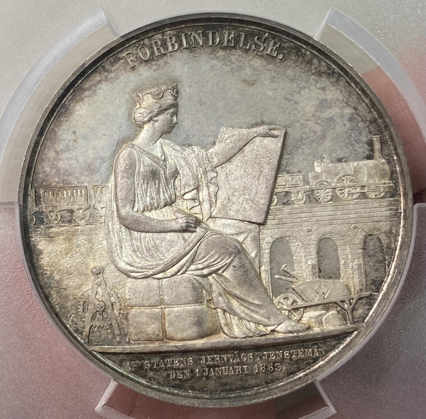 万国钱币拍卖第059期 PCGS SP65 1863年瑞典纪念尼尔斯·埃里克松瑞典国家铁路创始人兼总工程师大银章 背面瑞典女神手持规划图目送火车路过 47.5MM 50.3G大规格设计浮雕感强烈 宝石光泽均匀淡彩覆盖 绝美收藏品质 PC唯一冠军