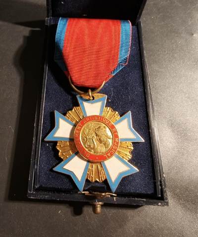 勋章杂货 - 法国骑士级艺术与音乐功绩勋章     原盒