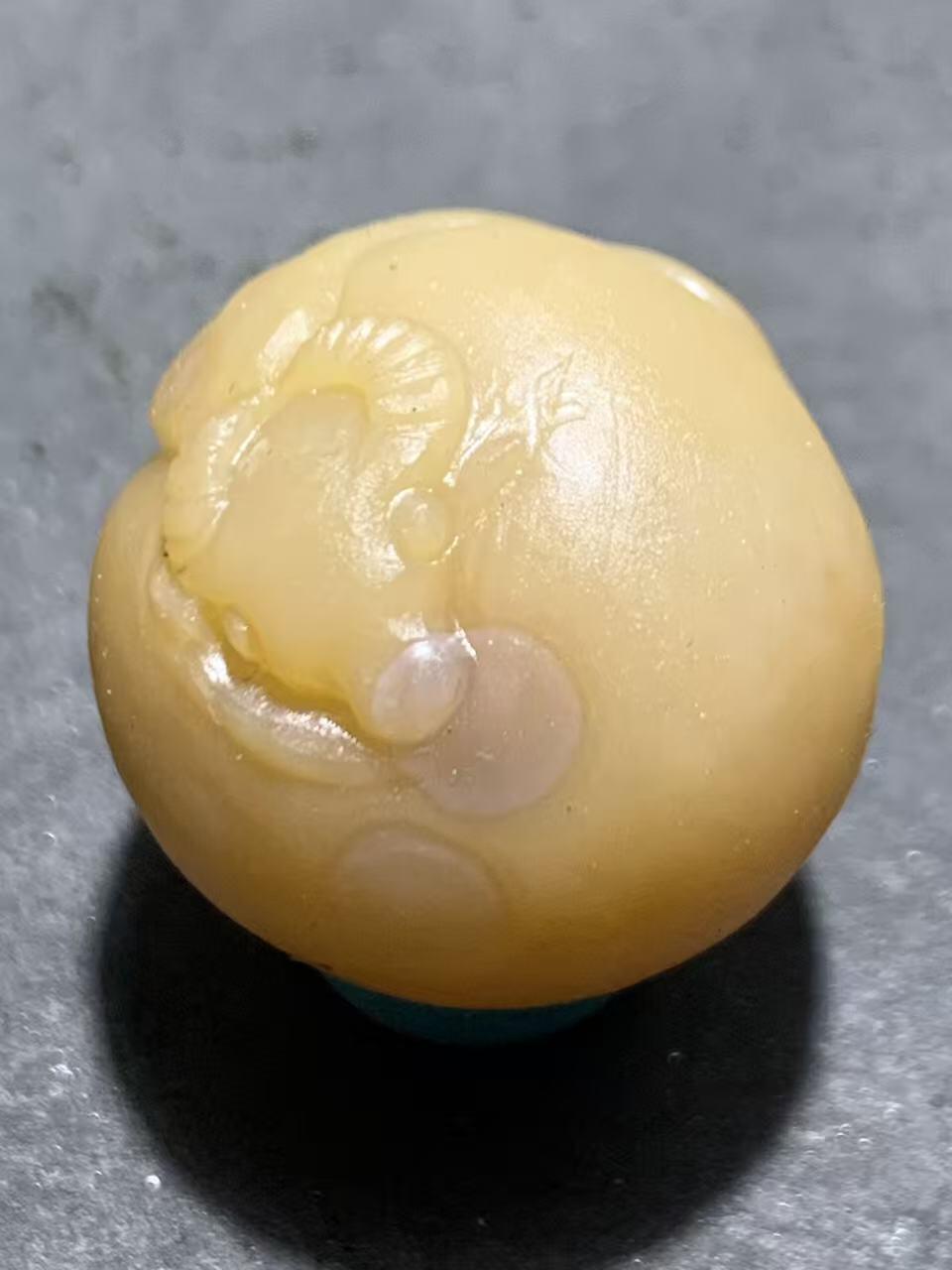 精美亚光冻料天眼纹战国红玛瑙手工俏色巧雕水牛圆珠一个，