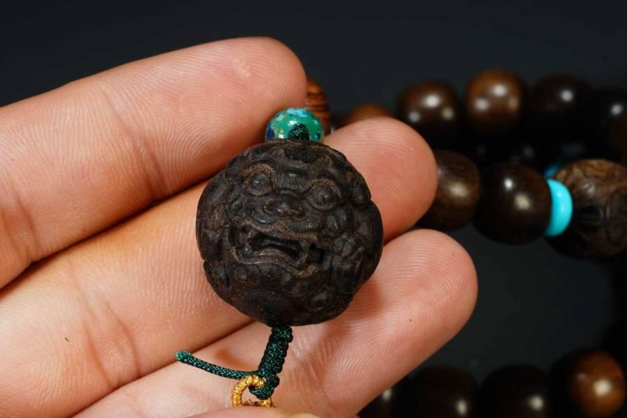 上海都达杂项专场十七（全场包邮） 天然虎斑沉香手持跑环流苏桶珠、搭配财宝貔貅吊坠手串 附鉴定证书87-230