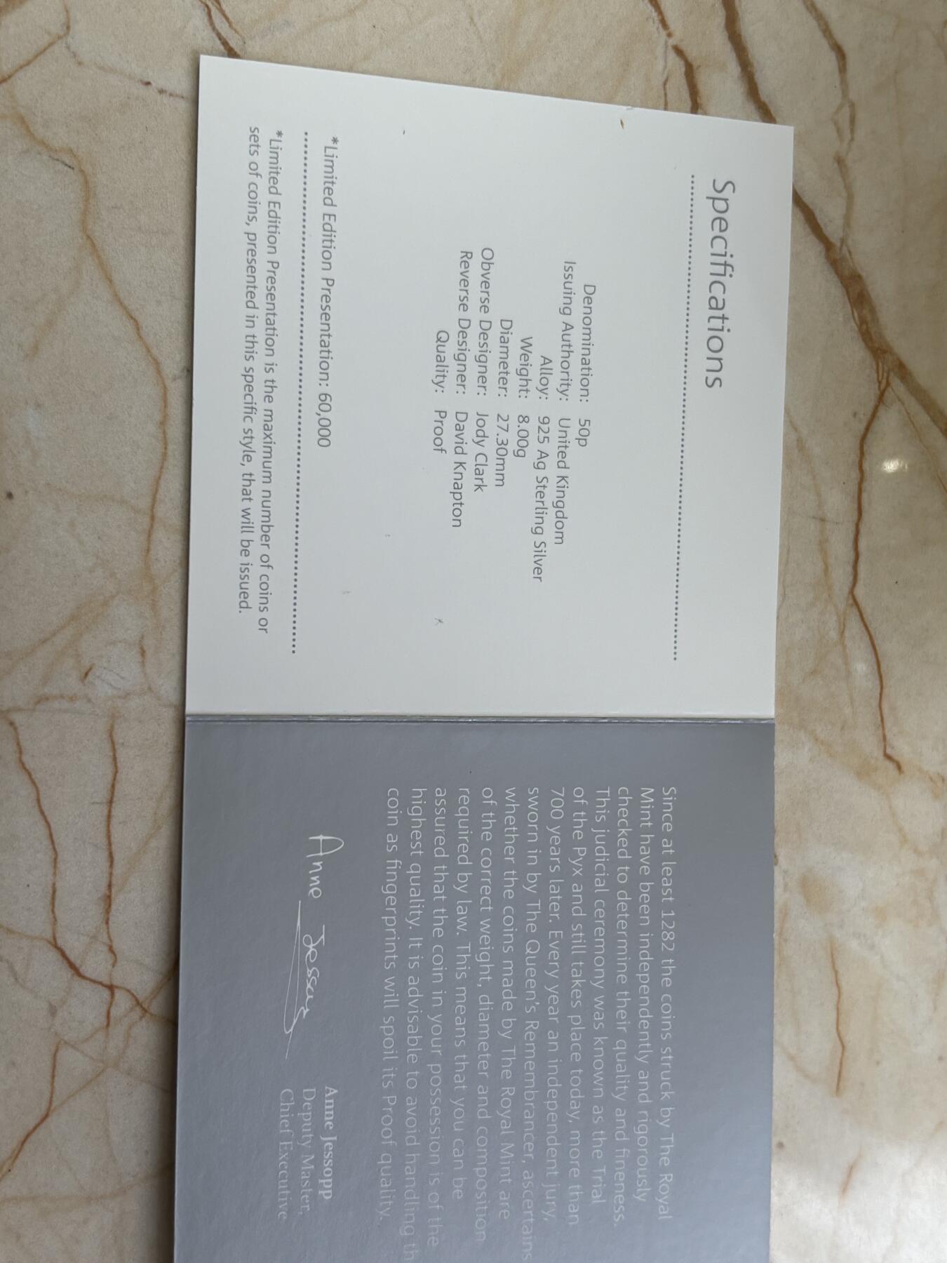 第189期拍卖 英国2018年可爱帕丁顿熊系列在参加白金汉宫彩色纪念银币，925银，8克，发行60000枚