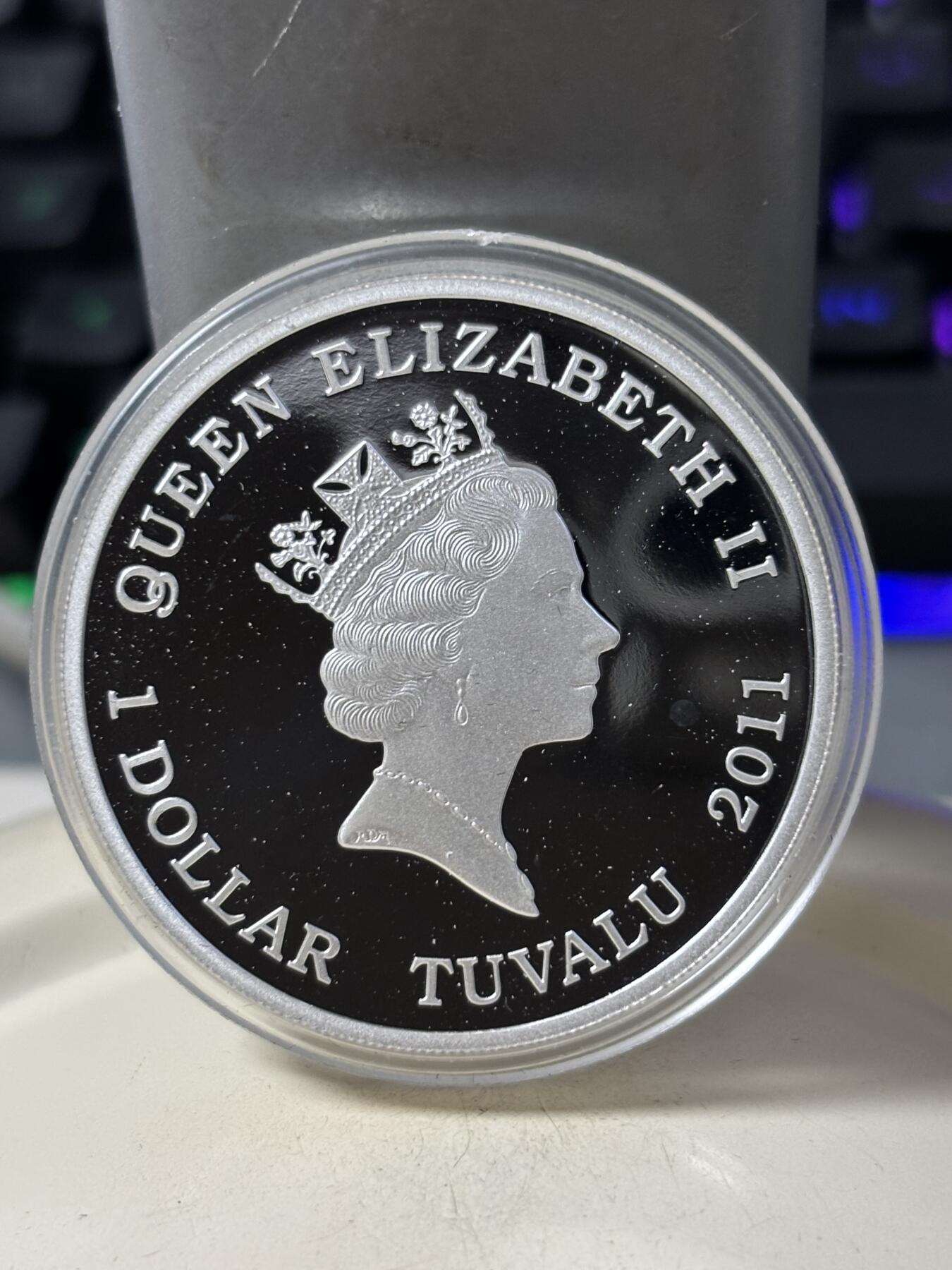 第189期拍卖 图瓦卢2011年野生动物保护首枚大熊猫1盎司彩色银币，999银