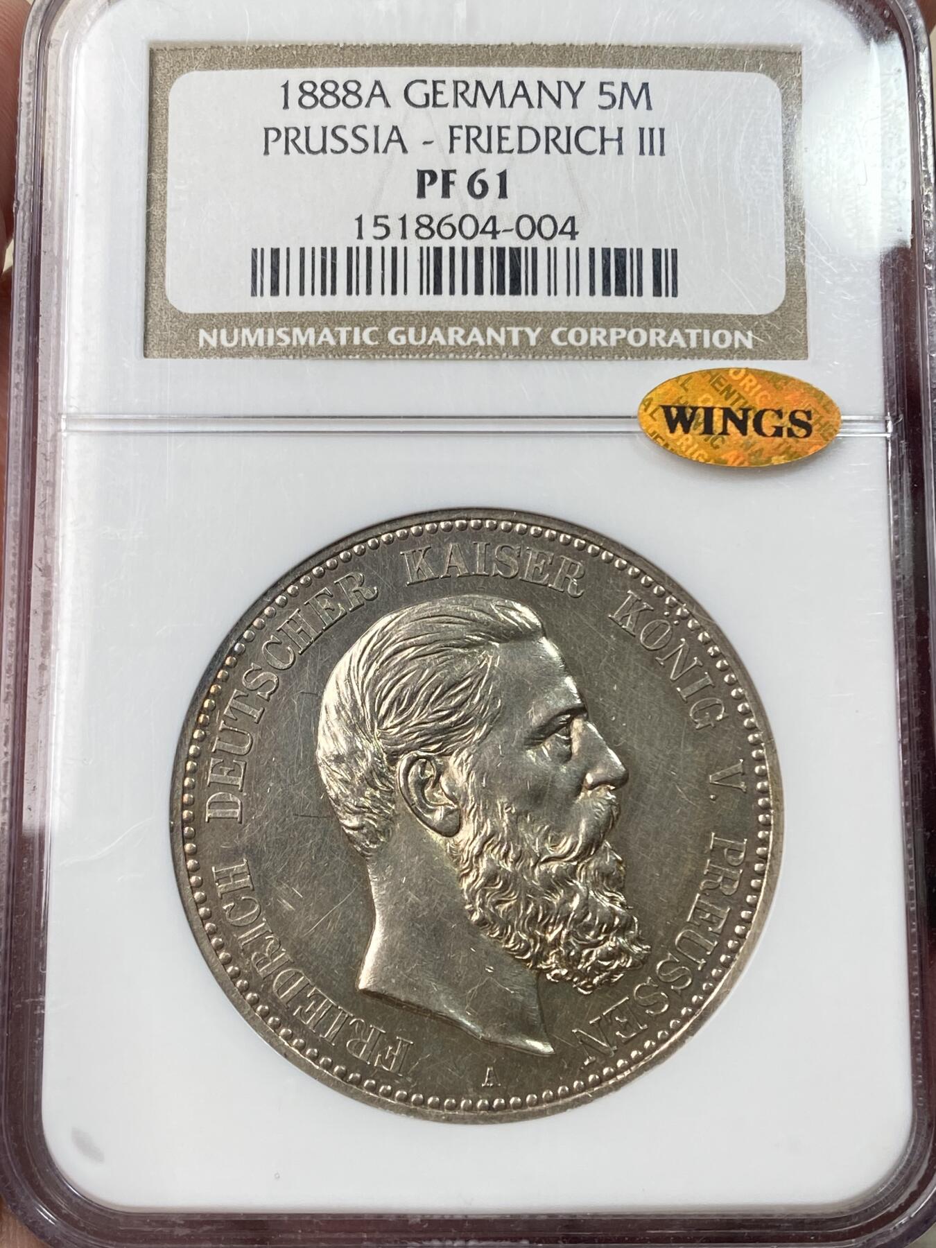 万国钱币拍卖第059期 NGC PF61 1888年德国普鲁士三皇之年腓特烈三世精制短翅5马克 精制镜面淡金彩 Wings金标严选收藏级