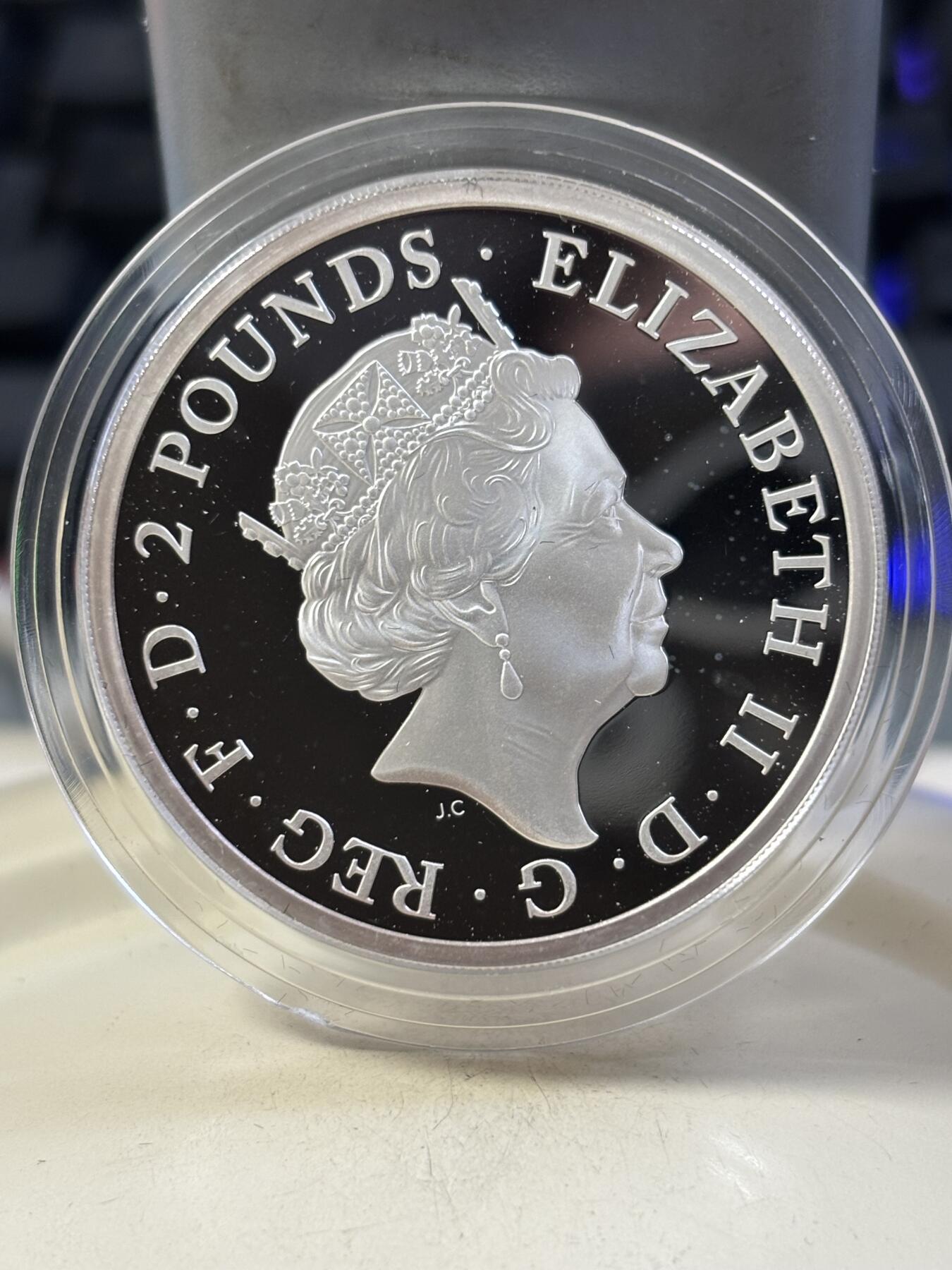 第189期拍卖 英国2018年女王神兽克拉伦斯黑牛1盎司精制银币，999银，发行6000枚