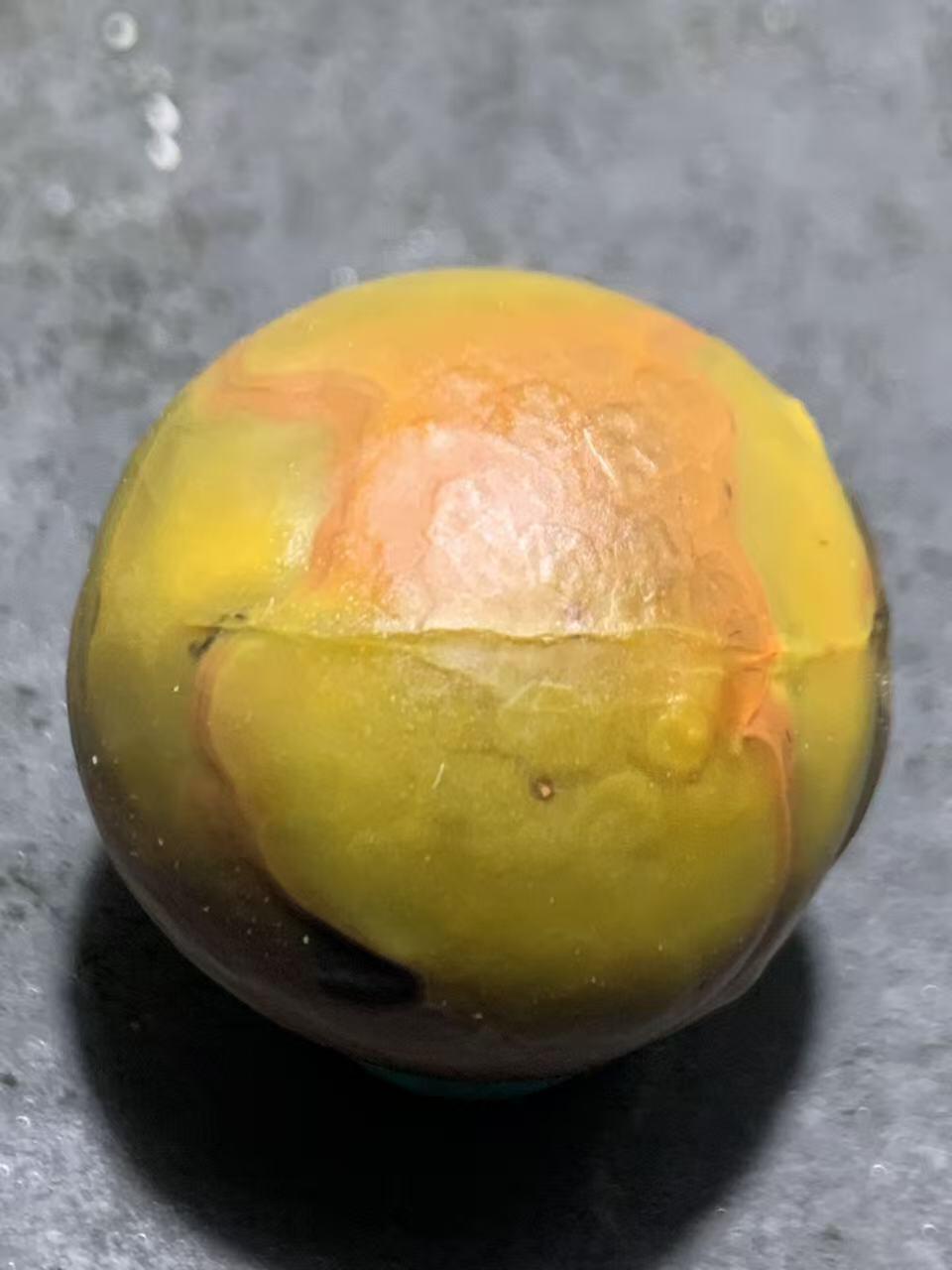 精美冰飘风化纹战国红玛瑙随形珠一个，