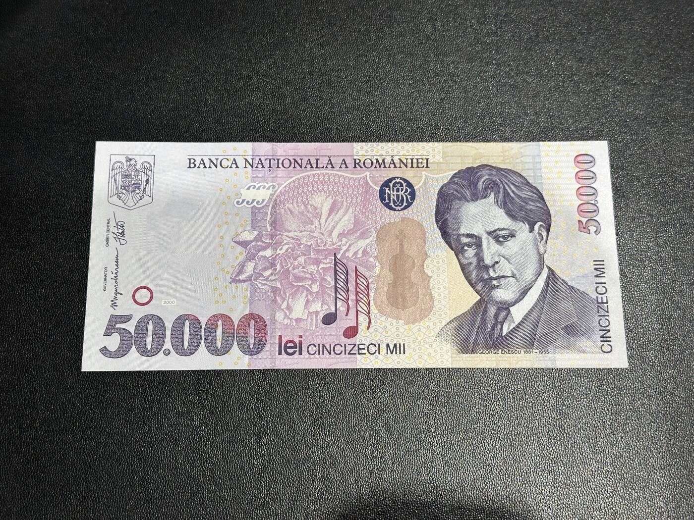 《外钞收藏家》第六百零四期（精品场）（本平台长期征集拍品、欢迎藏友们联系合作） 2000年罗马尼亚5万面额 UNC- 一个角瑕疵 尾26