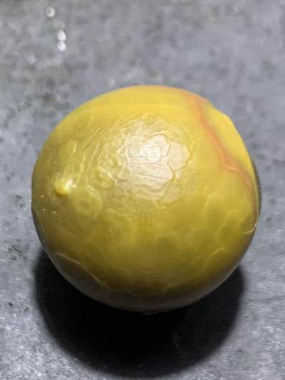 精美冰飘风化纹战国红玛瑙随形珠一个， - 精美冰飘风化纹战国红玛瑙随形珠一个，