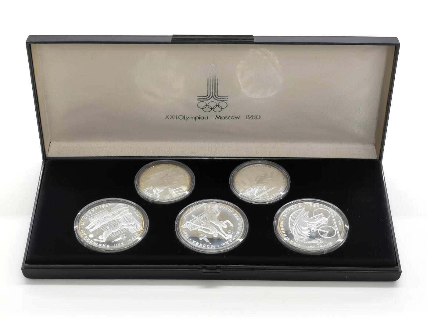 博洋堂世界钱币拍卖第158期（全场包邮） 前苏联1980年莫斯科夏季奥运会纪念银币一组，完全未流通状态。10卢布大银币三枚33 .4g*3=100.2g、5卢布银币两枚16.7 g*2=33.4g，133.6g，900银
