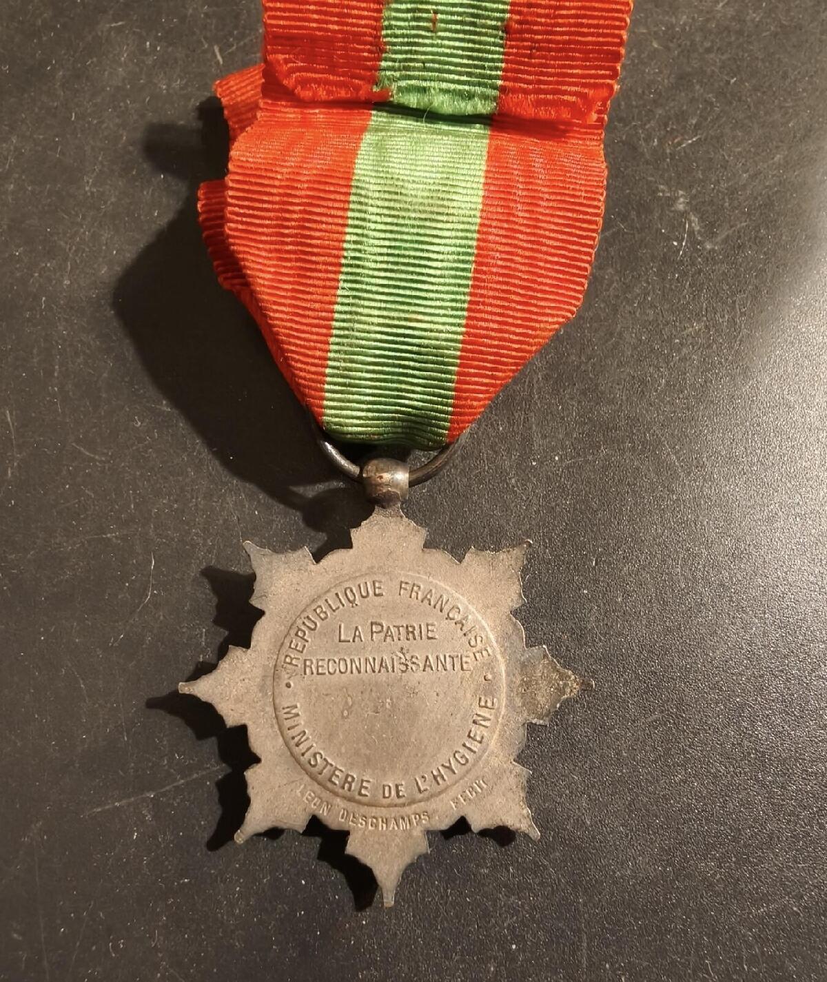 勋章杂货 法国银级军官级母亲奖章