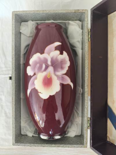 海外回流精品专场（鸽子请绕行）1.25 - 原盒全新日本回流黑翠七宝烧花瓶一只