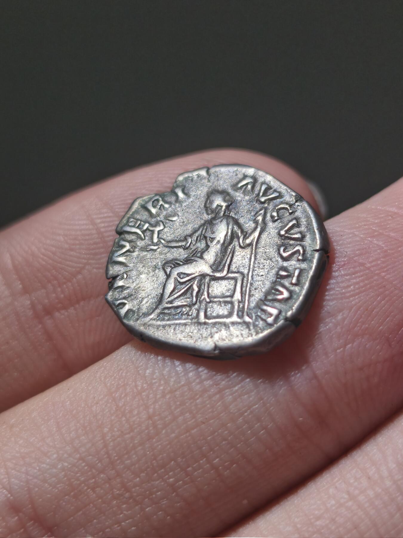 星盘世界钱币一月三十一日古典币专场 罗马帝国 公元147–175年 小福斯蒂娜 第纳尔银币，罗马厂打制，属其丈夫马可·奥勒留在位期间发行