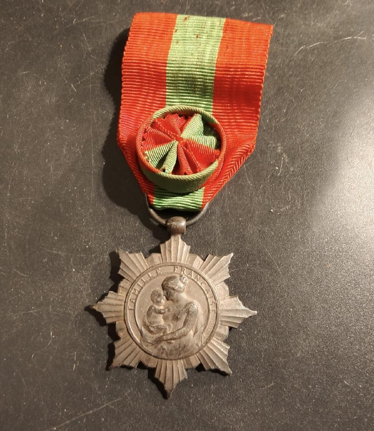 勋章杂货 法国银级军官级母亲奖章