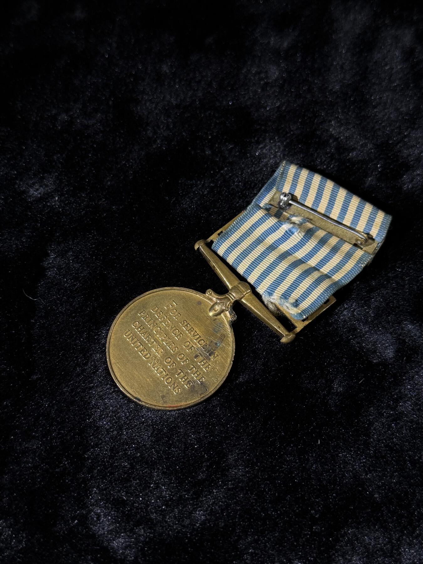 戎马世界章牌大赏第110期 英语版朝鲜战争奖章，绶带有损