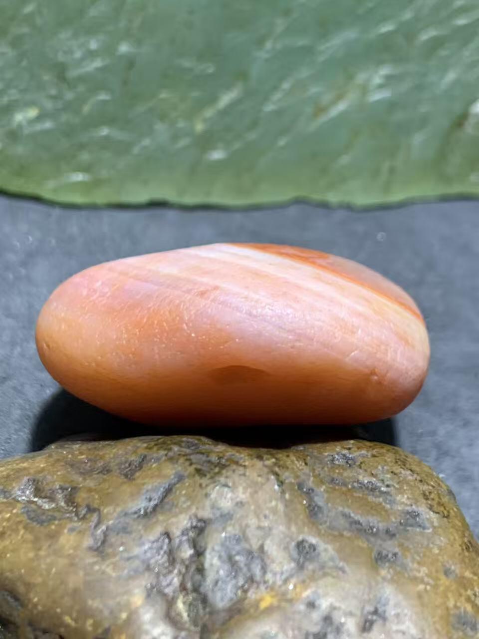 精美川料柿子红粉白水冲籽南红玛瑙原石一颗