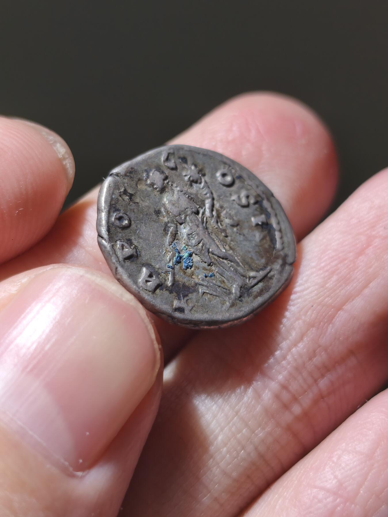 星盘世界钱币一月三十一日古典币专场 罗马帝国 公元138–161年 安东尼·庇护 第纳尔银币，由罗马厂于公元139年打制。