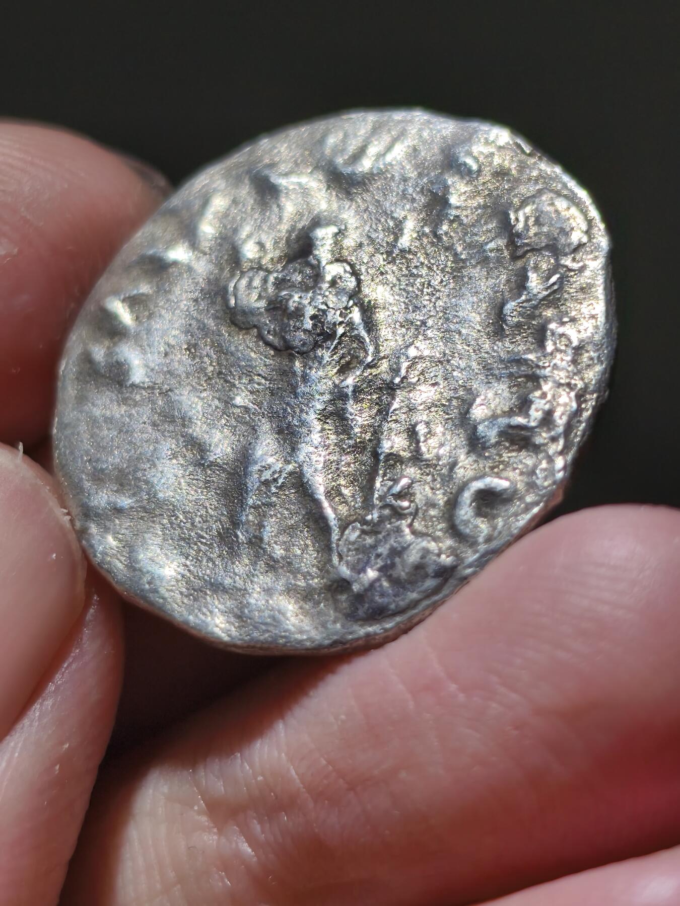 星盘世界钱币一月三十一日古典币专场 极其少见 印度-希腊王国 Archebius 是毛厄斯征服之前，最后一个在塔克西拉统治的印度一希腊国王。但是近年来发现的钱币学证据证明，他的统治时间很有可能在毛厄斯之后(公元前75年一前65年)。