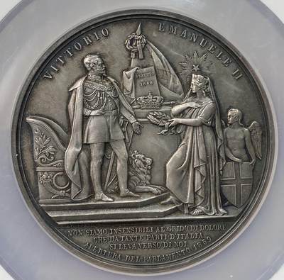 万国钱币拍卖第059期 - NGC MS64 1859年意大利维托里奥·埃马努埃莱二世议会开幕纪念大银章 布拉姆巴造币厂铸 巨型72.2MM 181.44G 持盾天使代表萨伏依 意大利女神向国王献上桂冠 铭文曰“我们对意大利各地向我们呼喊的痛苦之声并非无动于衷/1859年议会开幕“  背面（意大利团结一致）/向国王的忠诚与坚定/向议会的智慧/向政府/向军队的英勇致敬/以表达敬意/信任与希望