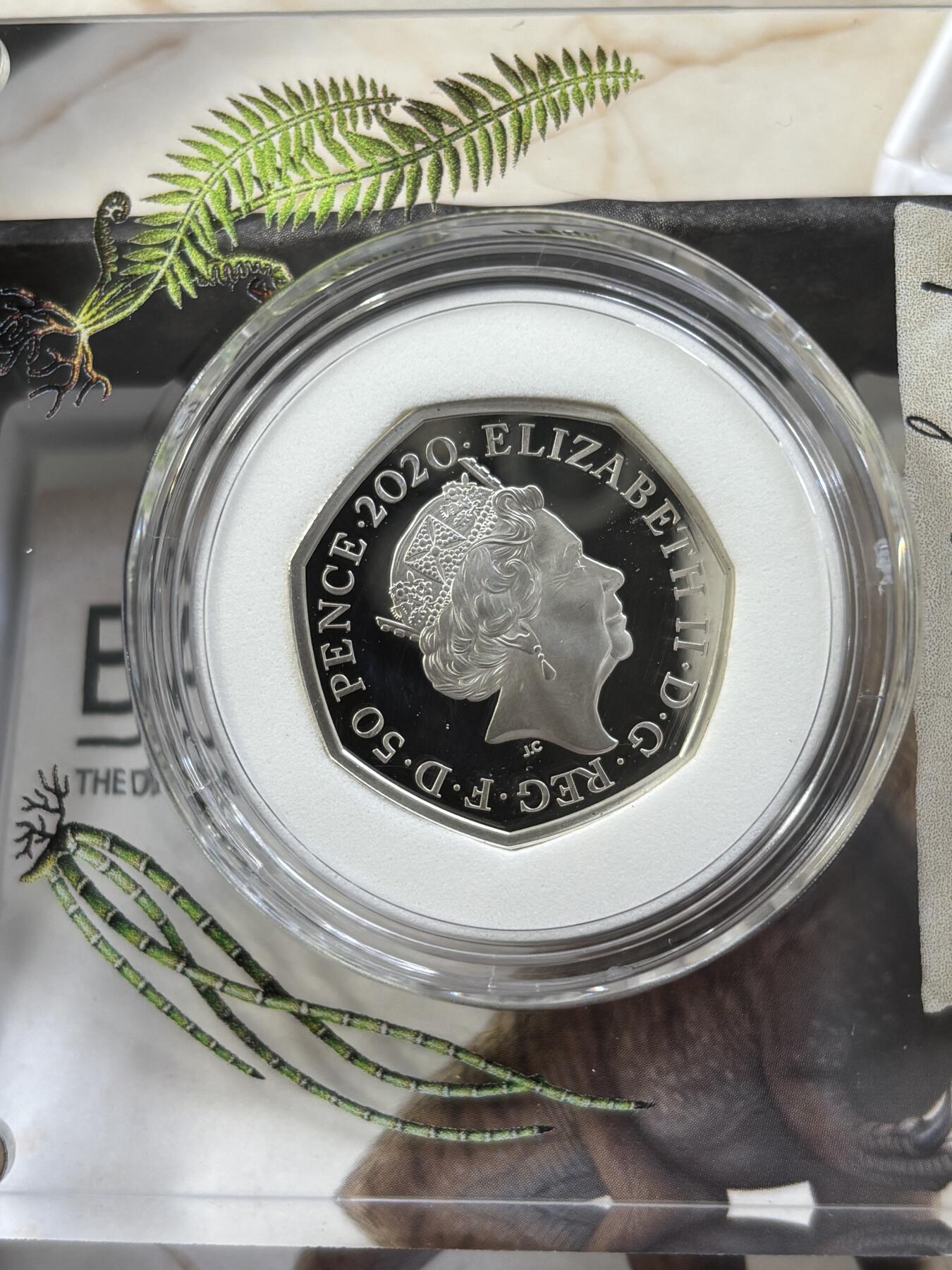 第189期拍卖 英国2020年自然博物馆恐龙系列斑龙纪念彩色银币，925银，8克，发行7000枚