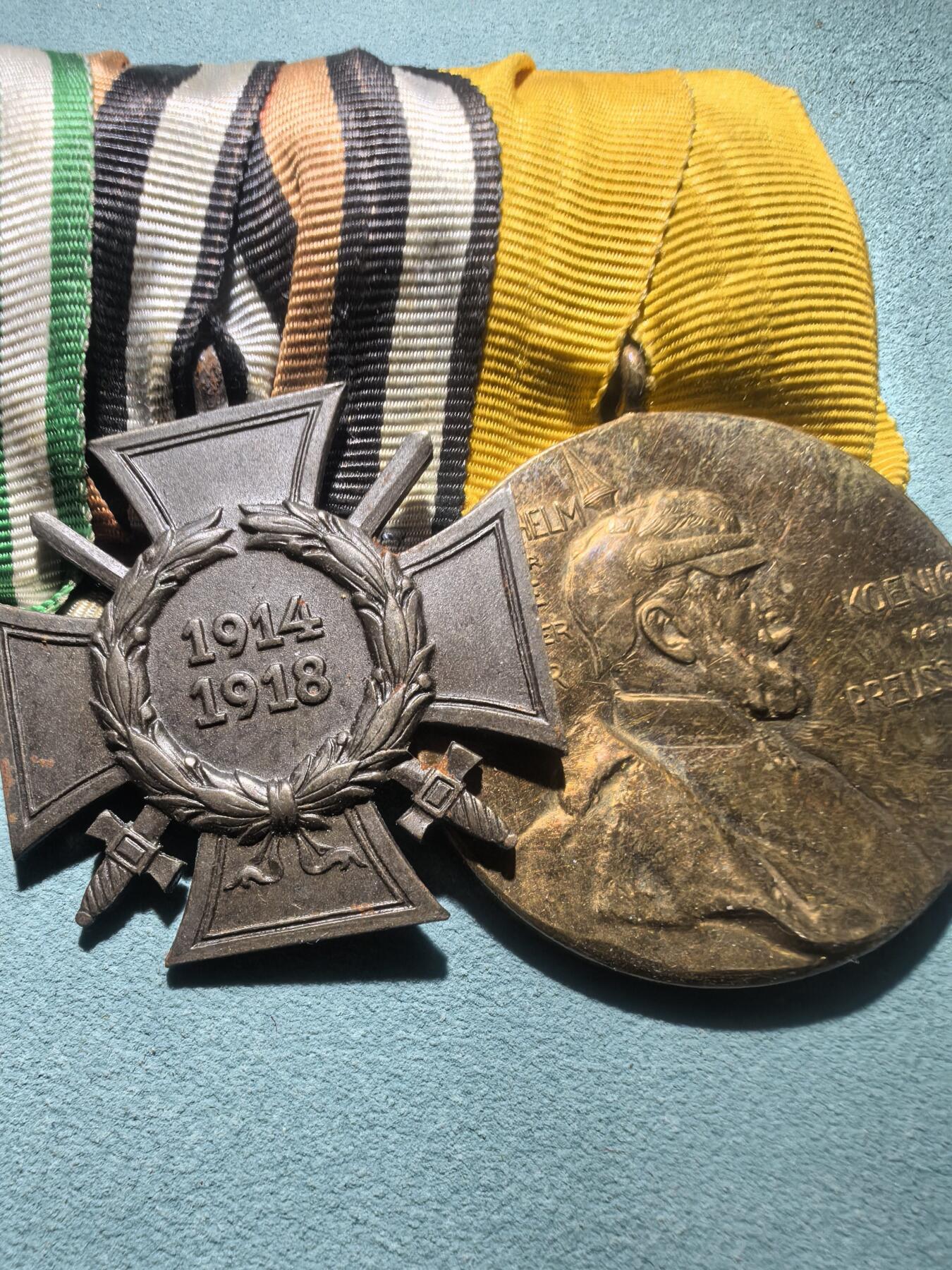 盛世勋华——号角文化勋章邮票专场拍卖第301期 德国（一战）四联联排挂 包括二级铁十字勋章/弗里德里希·奥古斯都奖章/佩剑兴登堡十字奖章/德皇百年纪念奖章