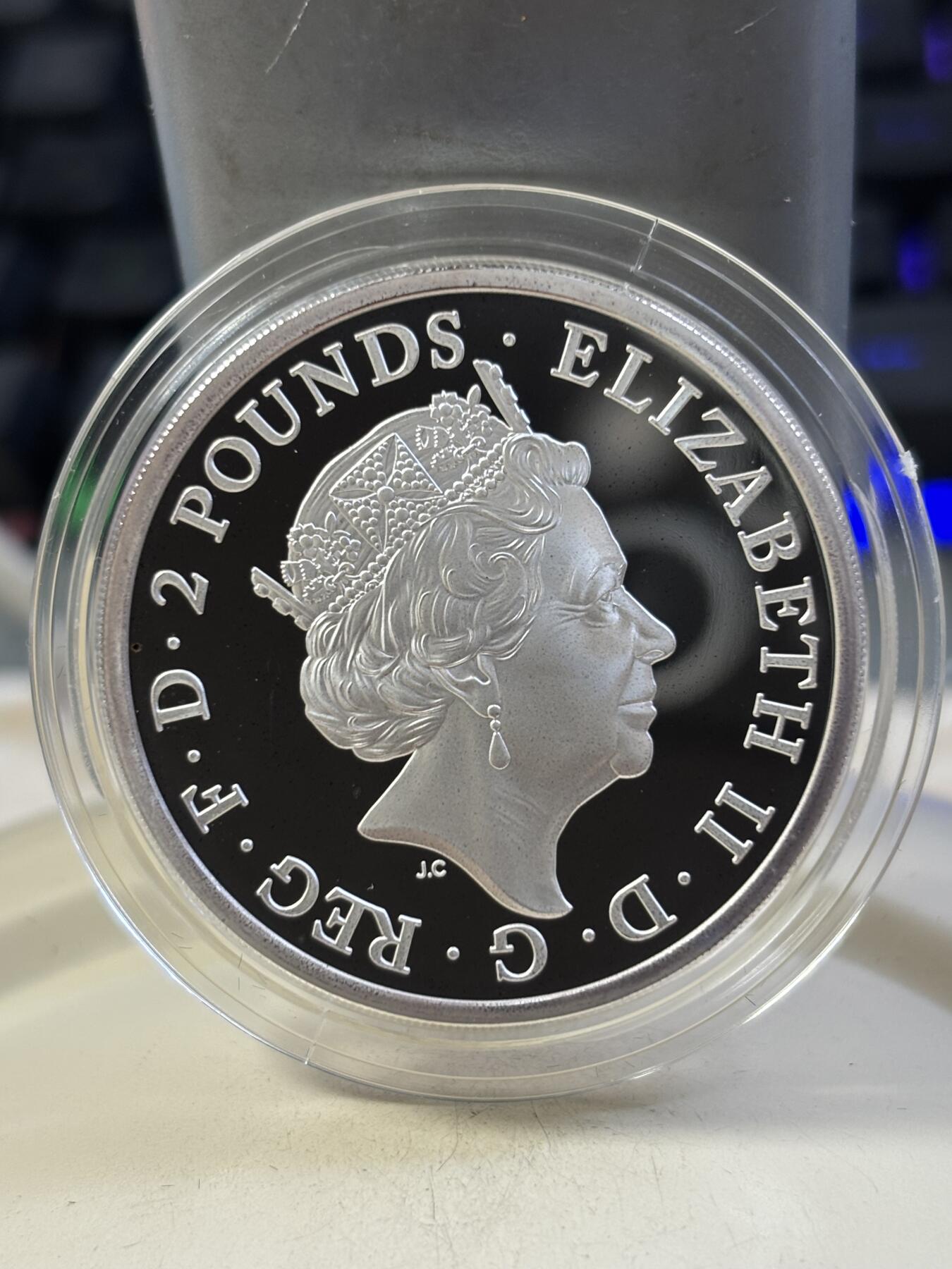 第189期拍卖 英国2017年女王神兽系列2苏格兰独角兽精制银币，999银，发行量6000枚，有氧化