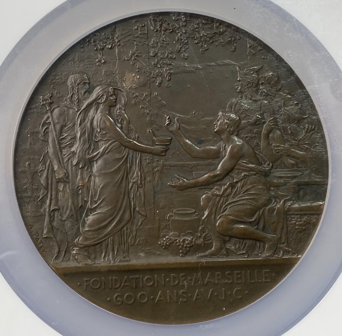 万国钱币拍卖第059期 NGC MS62 1900法国第三共和国马赛建城2500周年纪念大铜章 塞戈布里吉斯国王和他的女儿吉普蒂斯向希腊人普洛蒂斯赠送花瓶 81MM 192.7G大规格