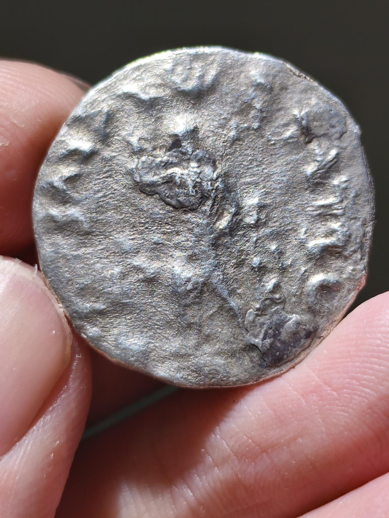 星盘世界钱币一月三十一日古典币专场 极其少见 印度-希腊王国 Archebius 是毛厄斯征服之前，最后一个在塔克西拉统治的印度一希腊国王。但是近年来发现的钱币学证据证明，他的统治时间很有可能在毛厄斯之后(公元前75年一前65年)。