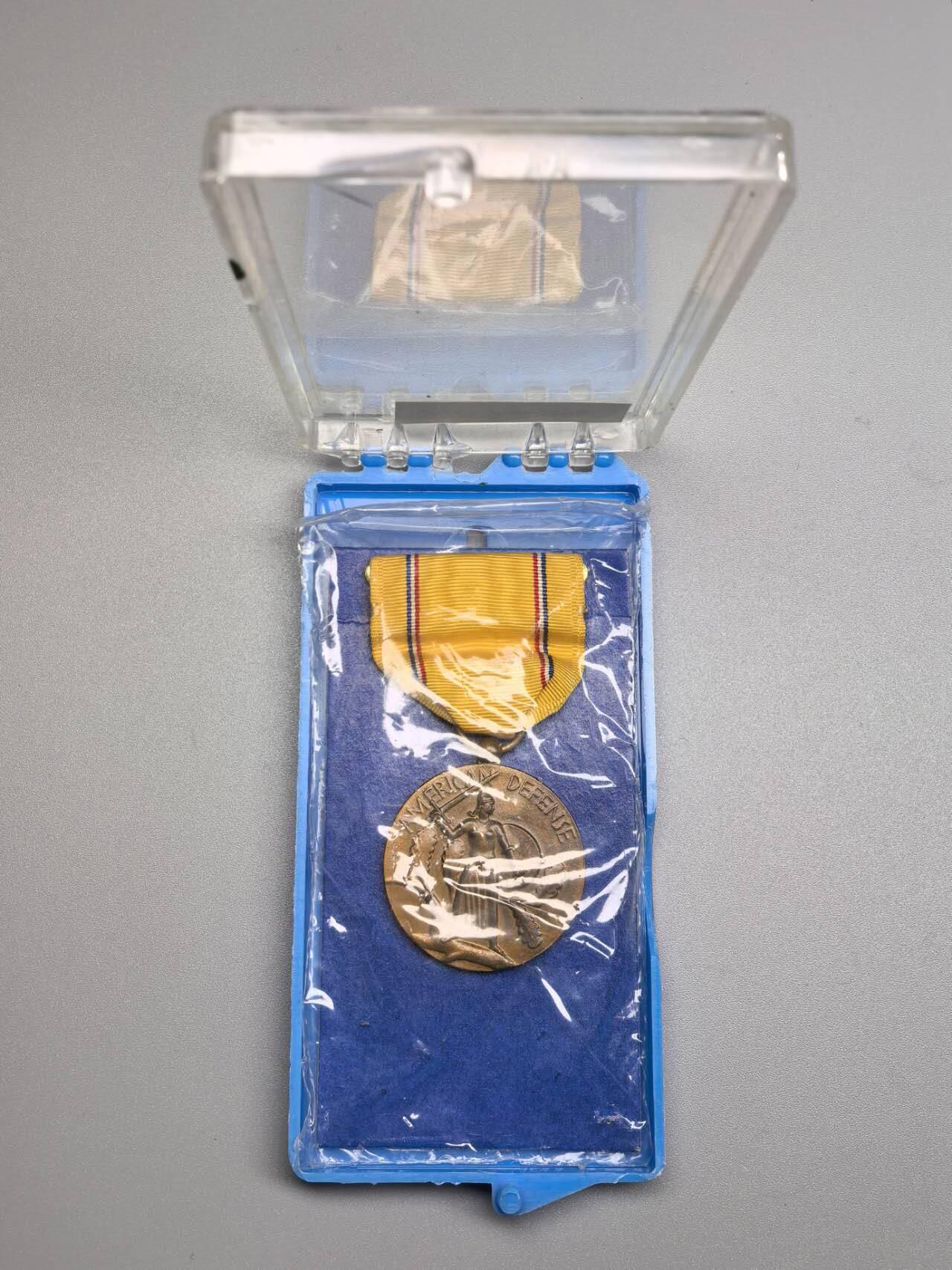 小驴勋章奖章收藏1月24日周六晚六点拍卖（珍爱和平，收藏战争，铭记历史，勿忘国耻，忠党爱国。有偿代拍，送拍规则在简介最后，参拍须阅读规则后再参拍，关系到运费包装发货时效真假辨别等关键信息，拍卖时不再发原图，看大图店主微信码在拍卖店铺介绍里）