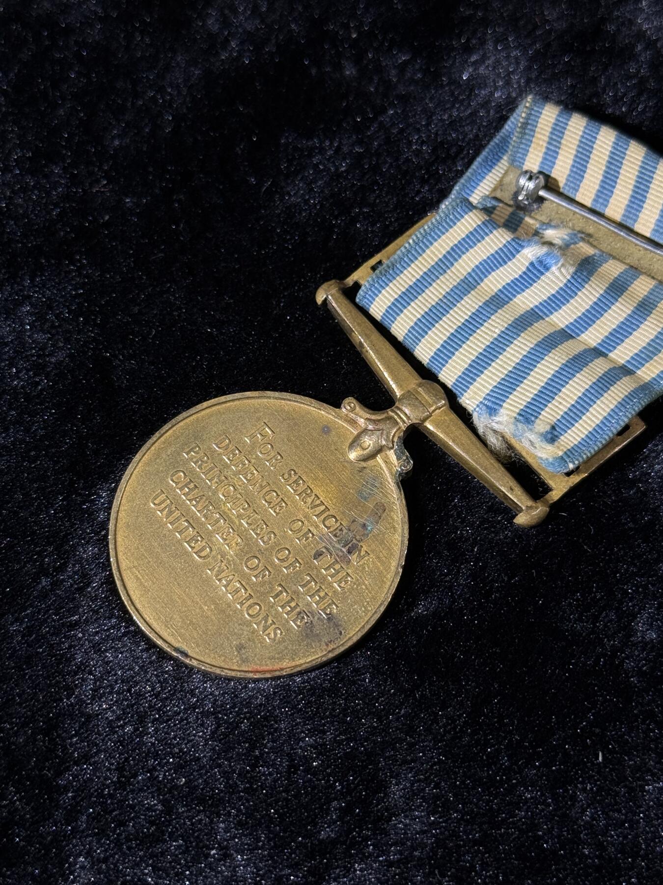 戎马世界章牌大赏第110期 英语版朝鲜战争奖章，绶带有损