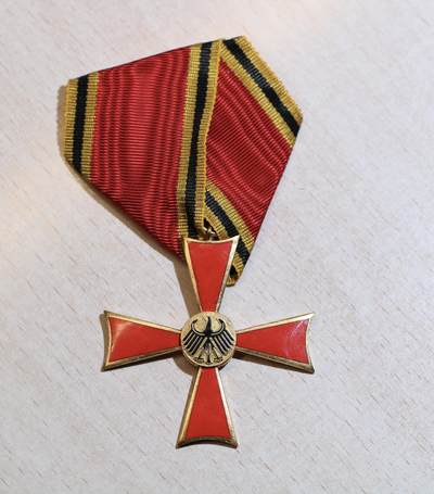 大猫徽章拍卖 第287期 - 联邦德国骑士级联邦十字勋章，铜质镀金局部珐琅，奥挂，朗朗同款
