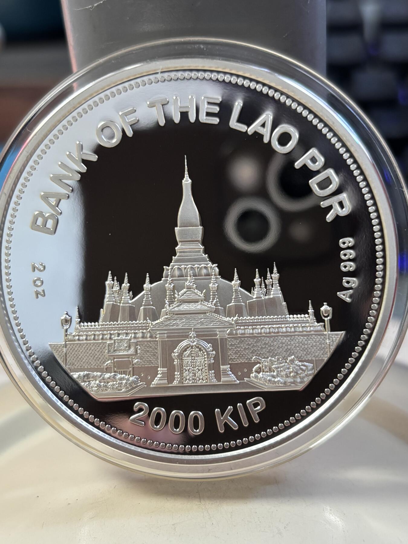 第189期拍卖 老挝2022年中国生肖系列虎年2盎司镶金玉纪念银币，999银，发行2888枚