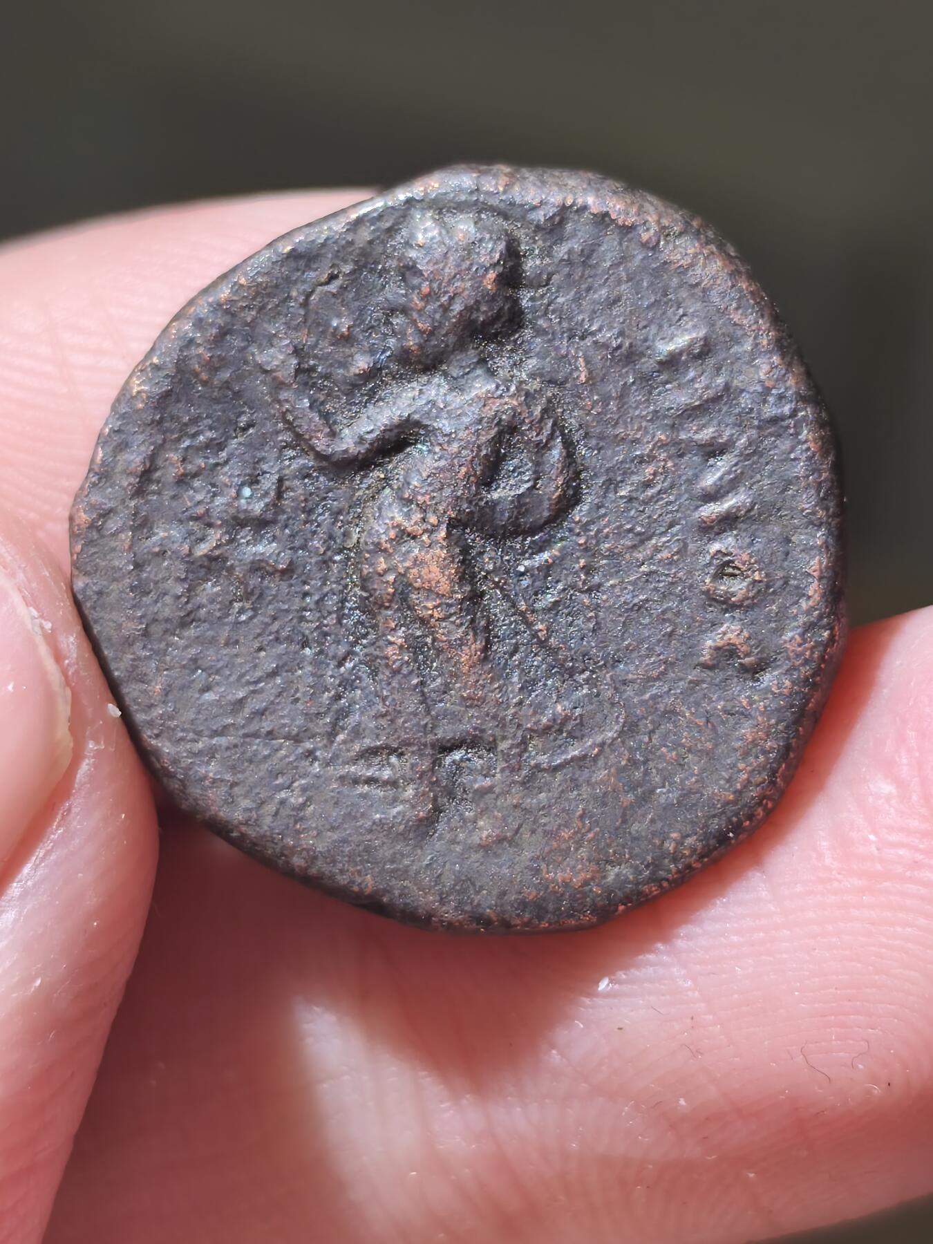 星盘世界钱币一月三十一日古典币专场 少见！贵霜帝国 - 迦腻色迦铜币 正面国王祭祀站像.背面太神赫利俄斯