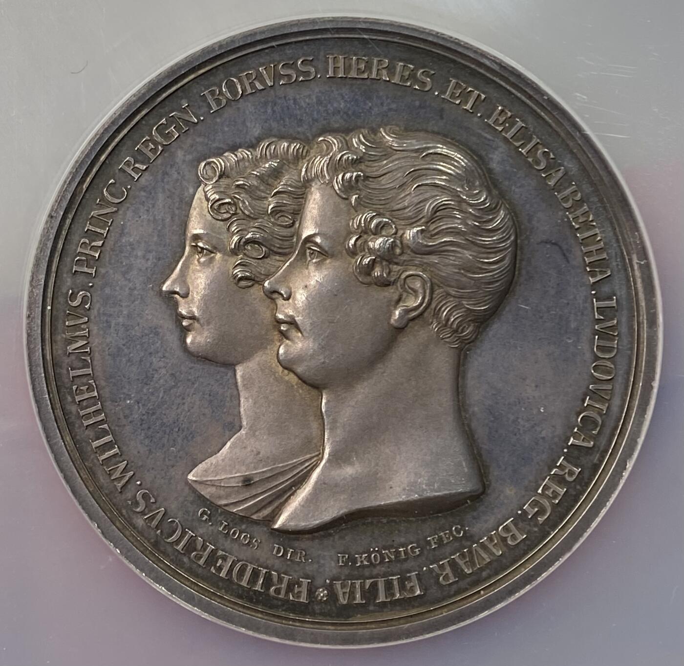 万国钱币拍卖第059期 NGC MS61 1823年德国普鲁士皇储日后的威廉四世（洋葱头）与巴伐利亚公主伊丽莎白·卢多维卡结婚纪念大银章 熟美紫罗兰均匀淡彩包裹 背面象征普鲁士的雄鹰与巴伐利亚雄狮相结合 强强联手 共分天下 德系婚章名品之一 48MM 42G