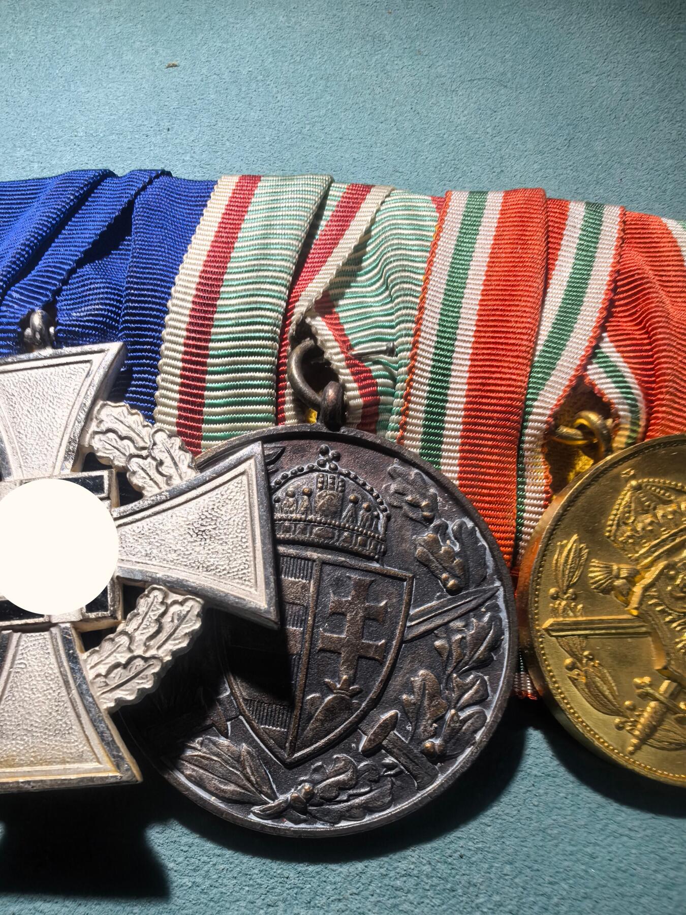 盛世勋华——号角文化勋章邮票专场拍卖第301期 德国（1939）阅兵式五联排 包括一战二级铁十字勋章/佩剑兴登堡十字奖章/银级忠诚服务奖章/匈牙利王国一战纪念奖章/保加利亚王国一战纪念奖章等