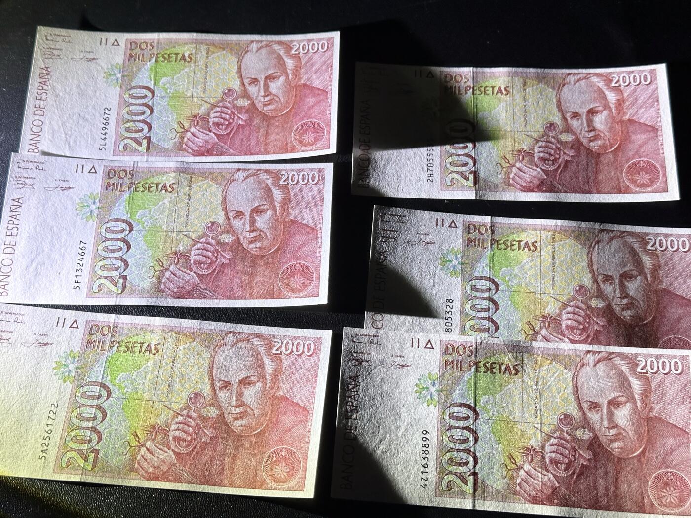 《外钞收藏家》第六百零四期（精品场）（本平台长期征集拍品、欢迎藏友们联系合作） 1992年西班牙2000比塞塔 6张一起 AU品相